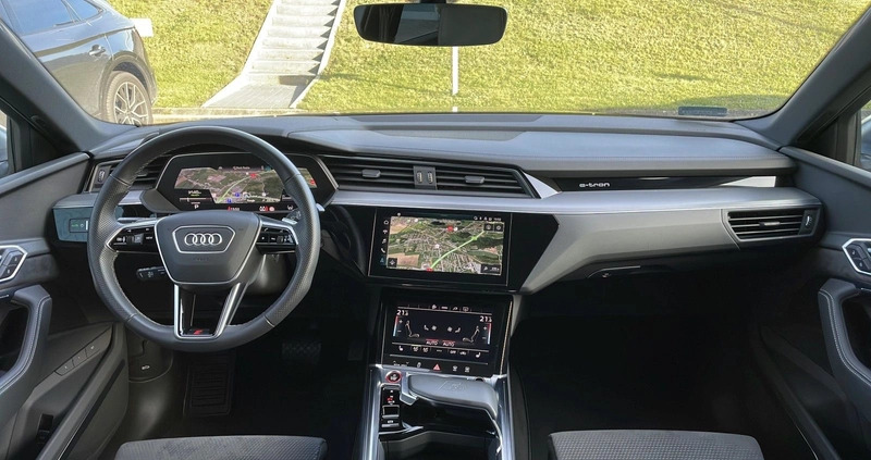 Audi e-tron cena 279900 przebieg: 11819, rok produkcji 2021 z Darłowo małe 742